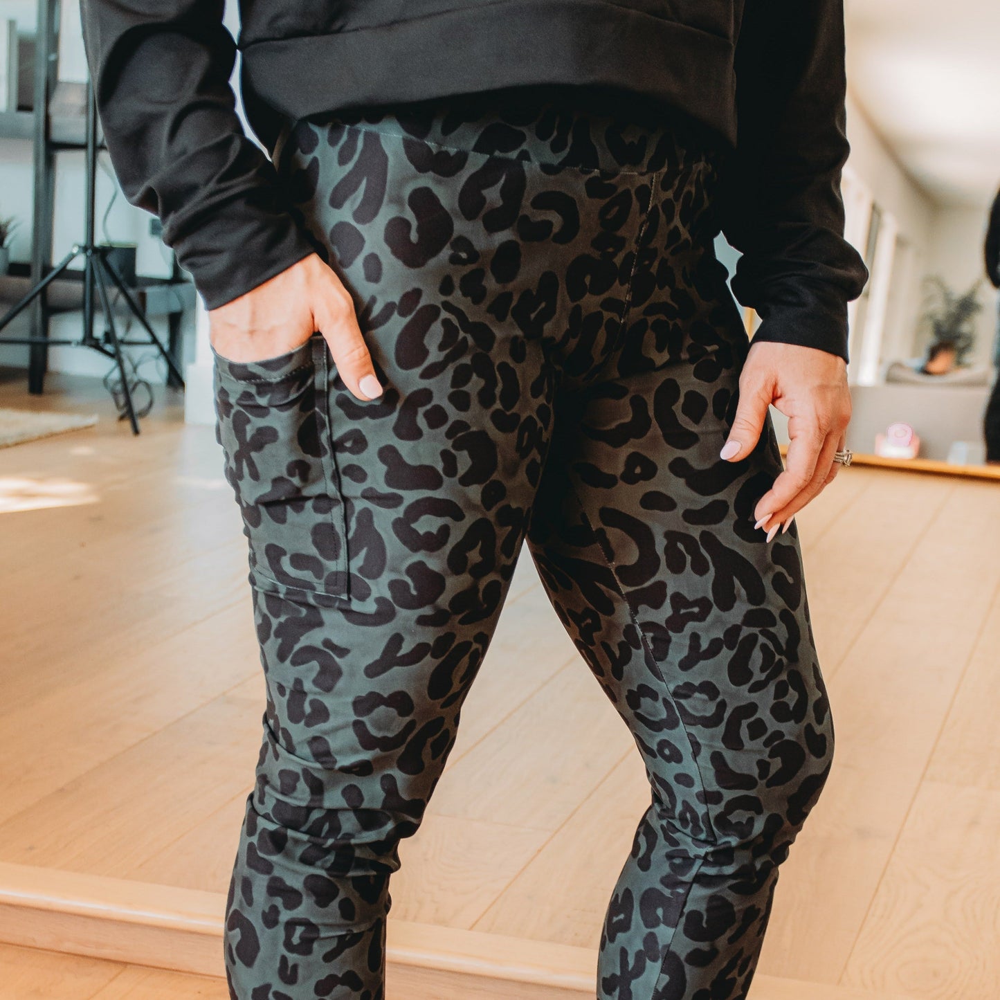 Forest Leopard Leggings with Pockets (Misses/Teen)