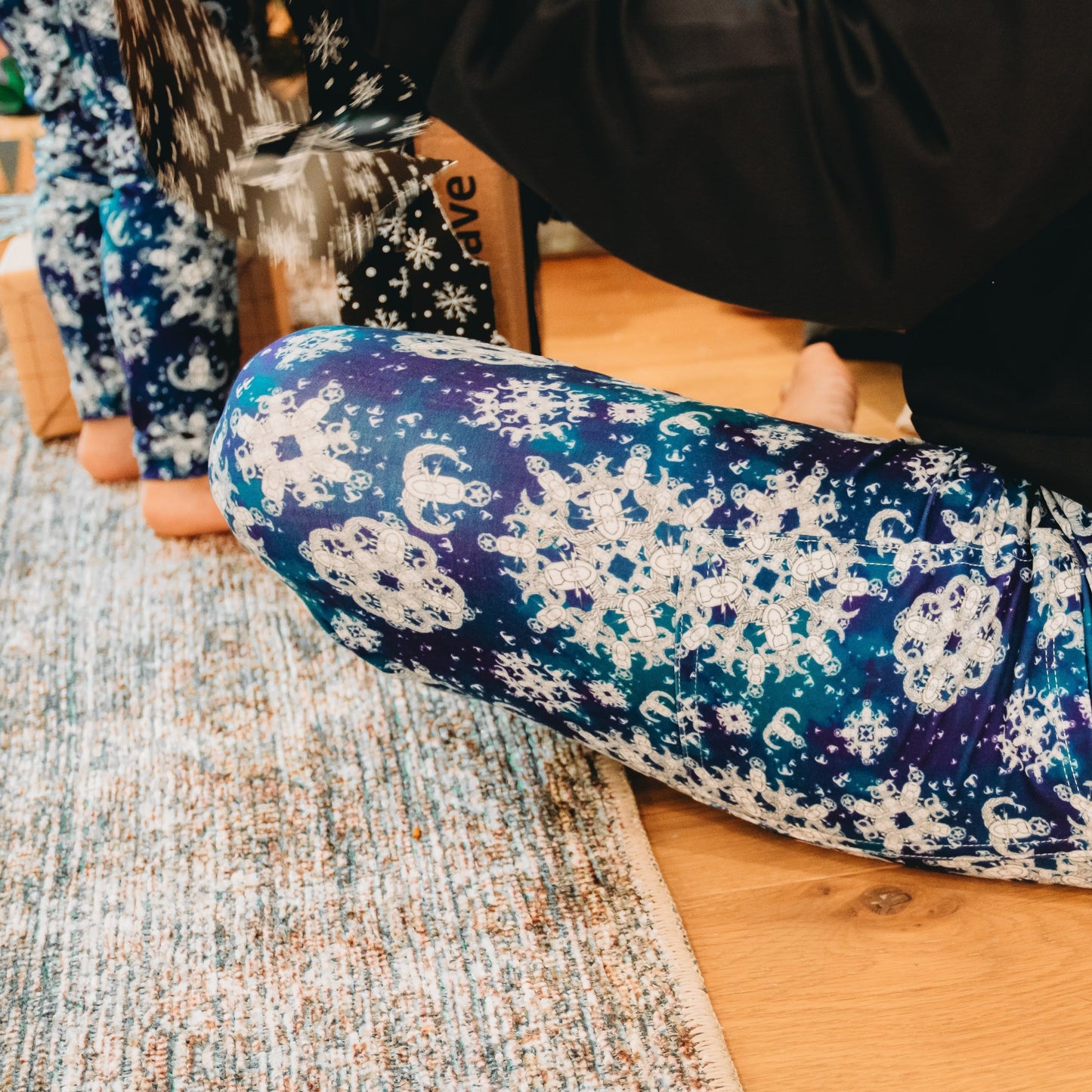 Leggings with Pockets (Youth) - "EOD Snowflakes"