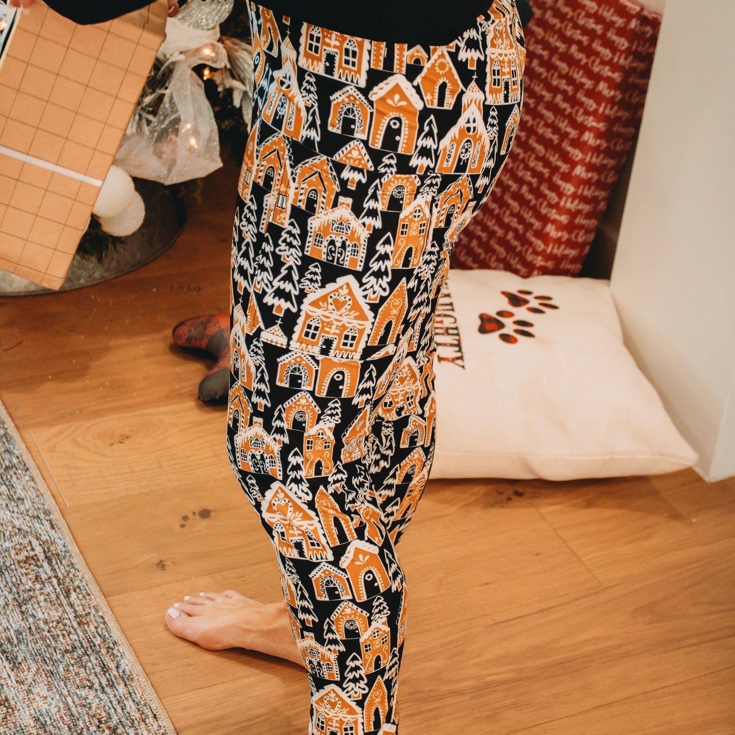 Leggings with Pockets (Misses/Teen) - "Gingerbread Village"