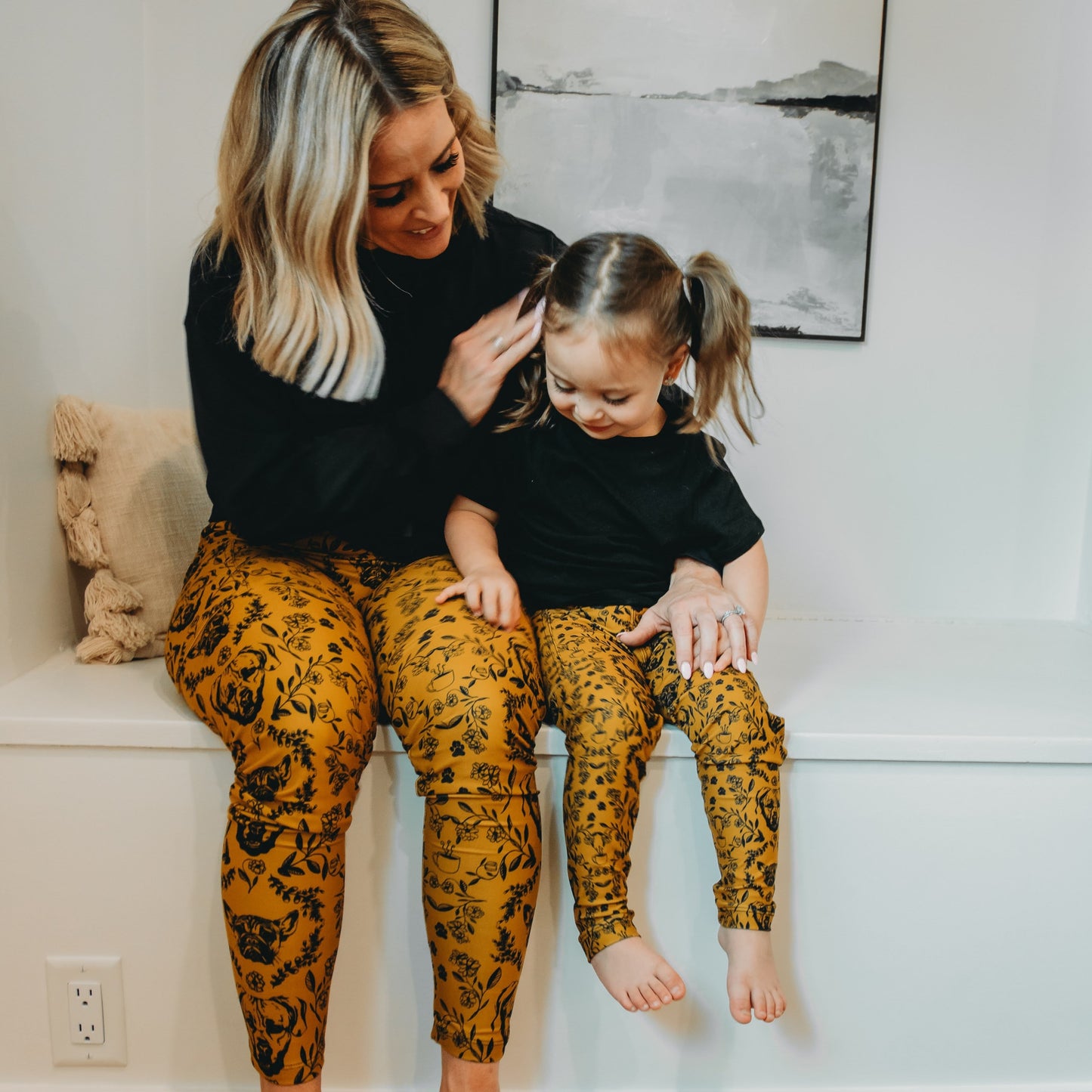 Dog Damask Leggings with Pockets