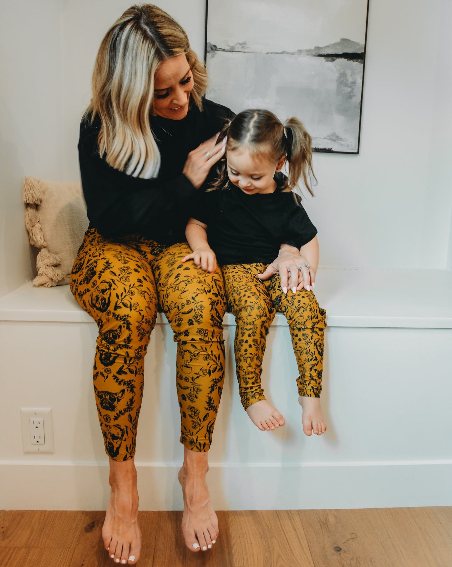 Dog Damask Youth Leggings with Pockets