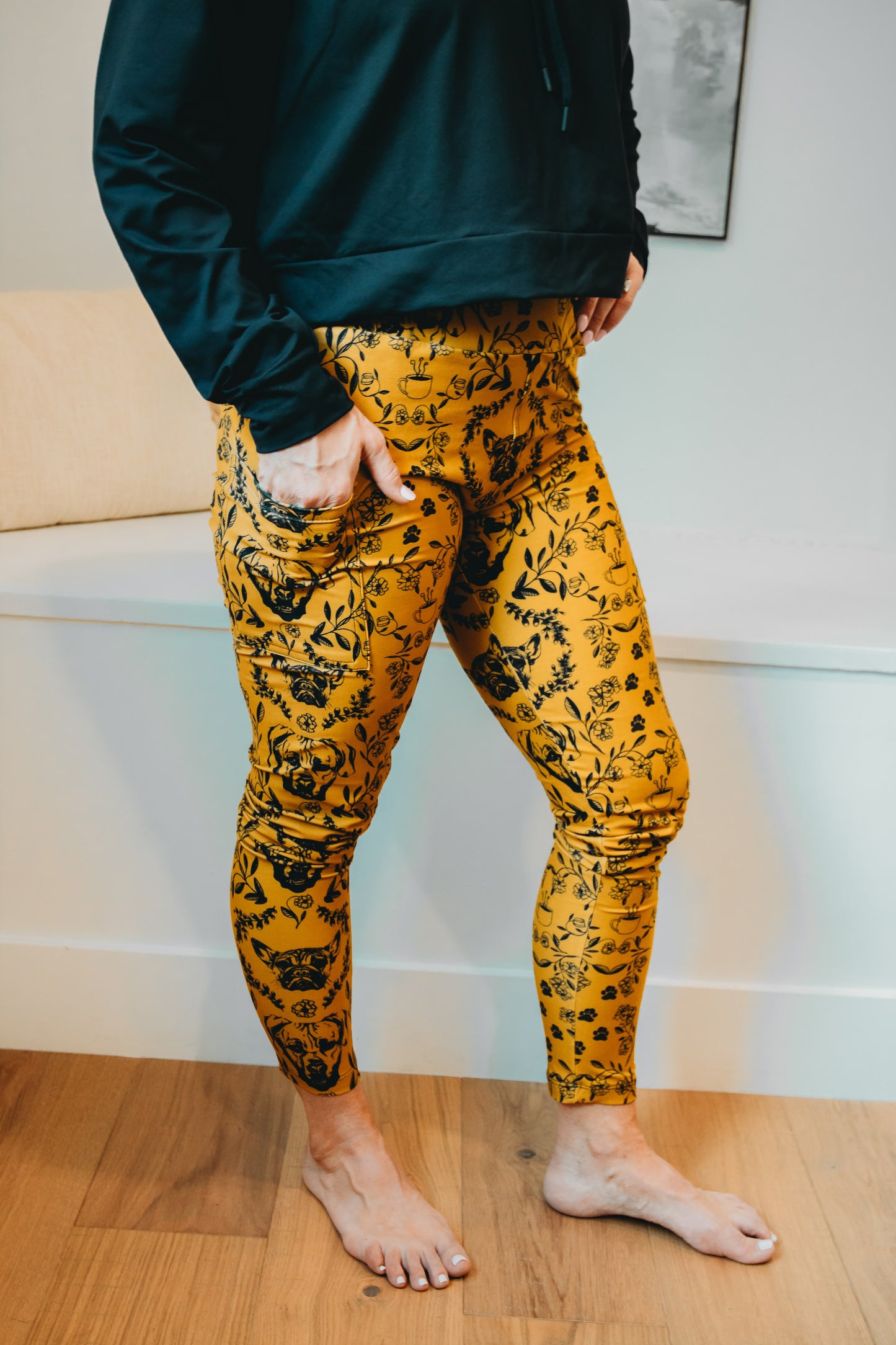 Dog Damask Leggings with Pockets